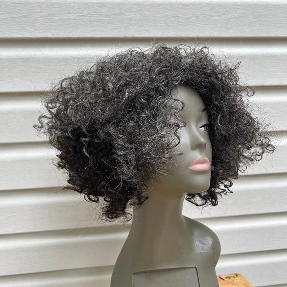 Nwot quick weave curly grey 2 tone wig main image 7
